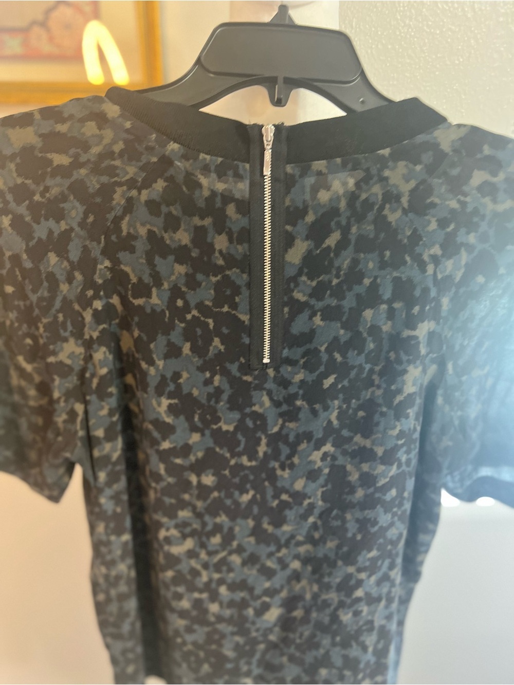 Madewell Medium Silk Front Row Tee in Ink Spot Leopard Blouse Top Shirt - Picture 11 of 13